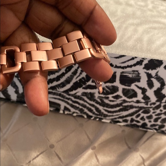 Assorted apple Watch Bands in Silver, Gold, and Brown - Picture 4 of 9